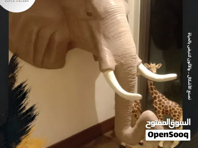 نحت مجسمات فنيه وجماليه واعلانيه واعمال الديكور . حسب الطلب