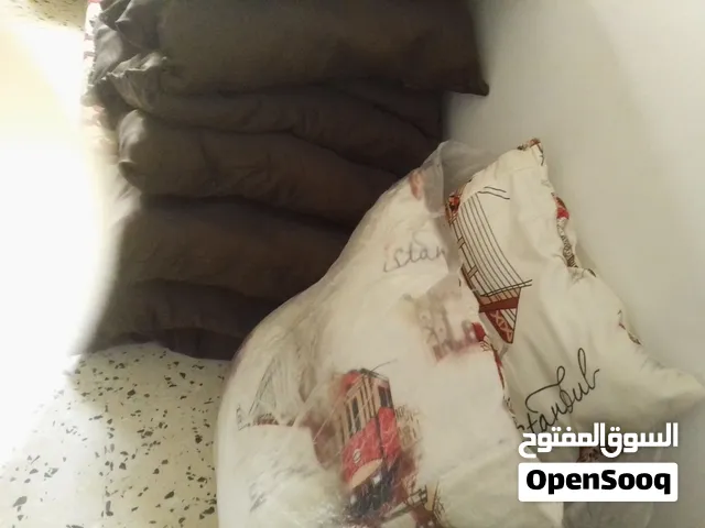 مخاد للبيع بالغلاف الداخلي والحشوة