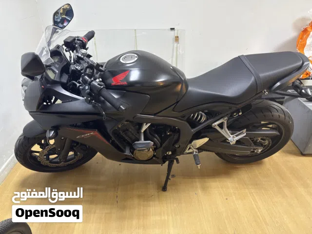 دراجة للبيع هونداء CBR650F