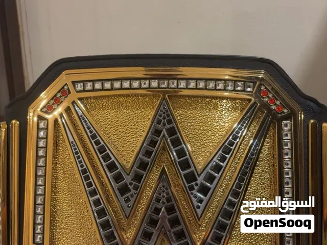 حزام WWE الذهبي الجديد .