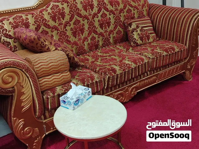 طقم كنب نظيف وثقيل