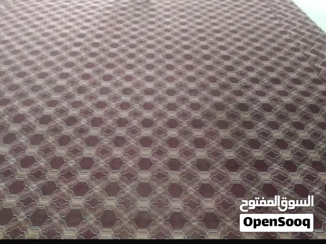 يوجد لدينا غرفه كبيره وحمام دور ثالث في ارقاء احيا مذبح جولة المنعي السعر30الف قابل لتفاوض