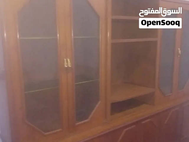 معرض خشبي مستعمل
