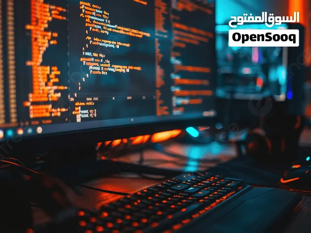 مصمم مواقع ومسؤول عن تخطيط وتصميم الصفحات، واختيار الألوان والخطوط المناسبة، وتطوير واجهات المستخدم