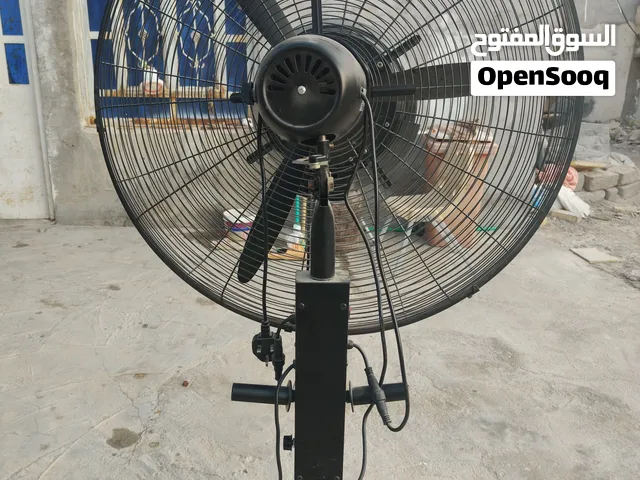 هاي مروحه كبيره لون اسود تستعمل ايضاً الى رذاذ الماء تفيد المواكب بيها 3درجات وتحكم بال ماي وجديده