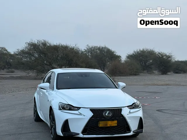 لكزس 300 IS الفئة الرياضية F sport