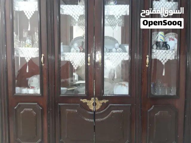 نيش كبير مكون من أربع دراف
