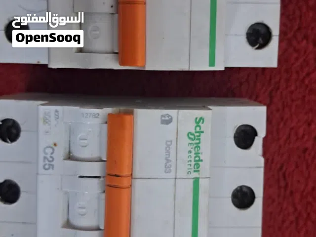 قواطع شنايدر الاصلي 25 أمبير مستعمل فص عدد 5 بسعر 15دينار فقط