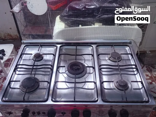 السلام عليكم طباخ للبيع 5عيون وفرن طباخ كبير