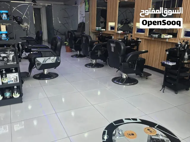 للبيع صالون رجالي كبير في الشارقه 350 الف لي سرعت البيع