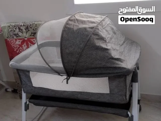 سرير و كرسي اطفال للبيع