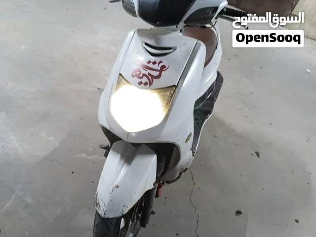 سكنس للبيع دراجة حلوة كهربائية شغالة فول نظافة كدامك مكينة خرسة تخبل بس الكابريتر تجاري يتبدل رخيص