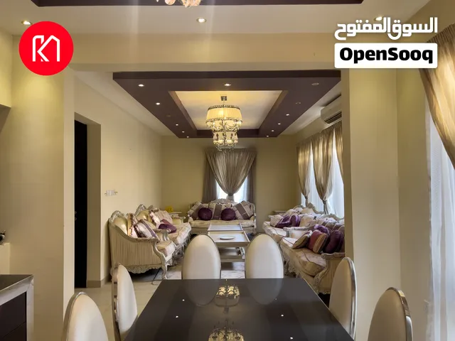 منزل سكني مميز للبيع في موقع استراتيجي بالخوض، يتكوّن من 3 طوابق ويضم 4 غرف نوم، 5 حمامات، غرفة عامل