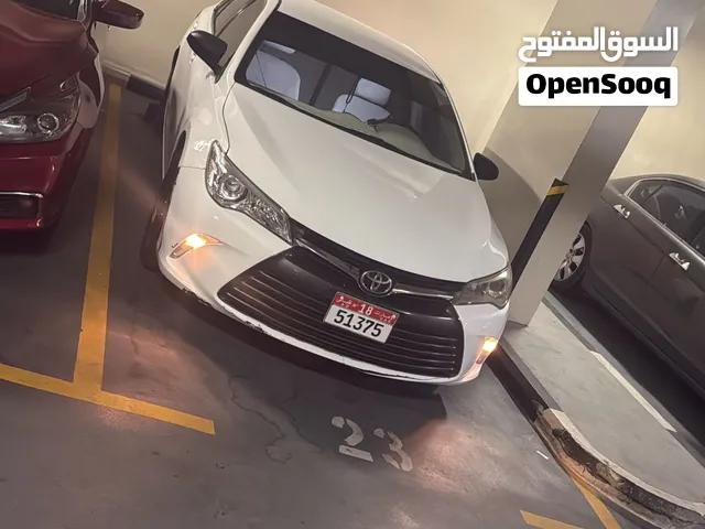 كامري 2017 فيها القير خربان بس يمشي بس القير 2 و 3 شوي يمشي و بعدين يمشي الموتر وجنبين قدام بس