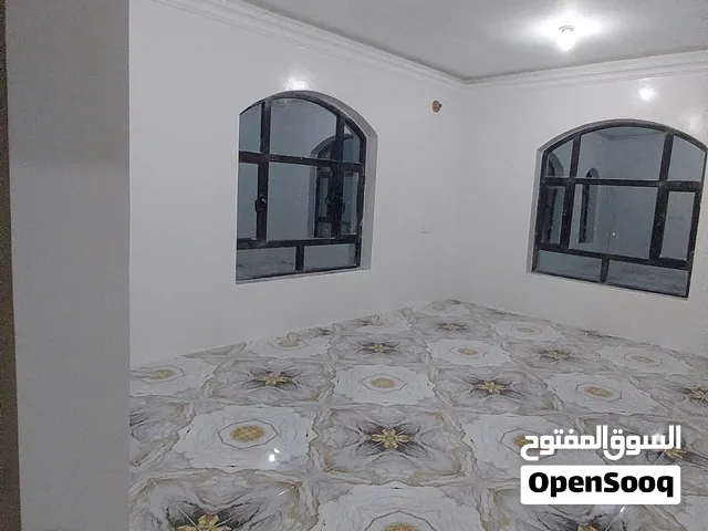 شقق جديدة حديثة واسعة عند الخط العام للإيجار (التفاصيل في الوصف)