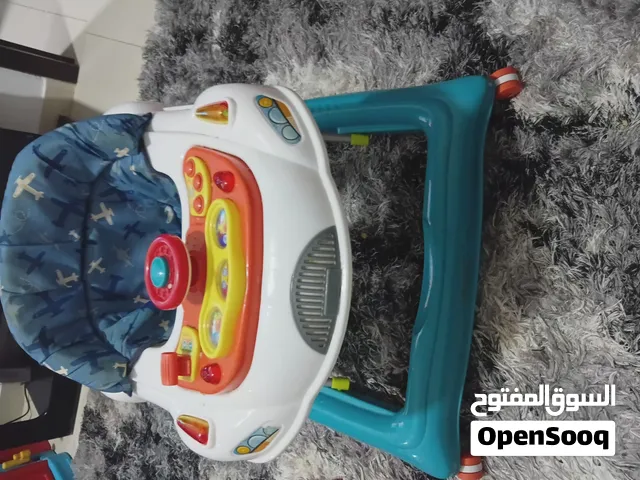 الزرقه شغاله صوت وموسيقى مفهاش اي عيوب من جونيورز والحمرا مفهاش اي عيوب منها مشايه