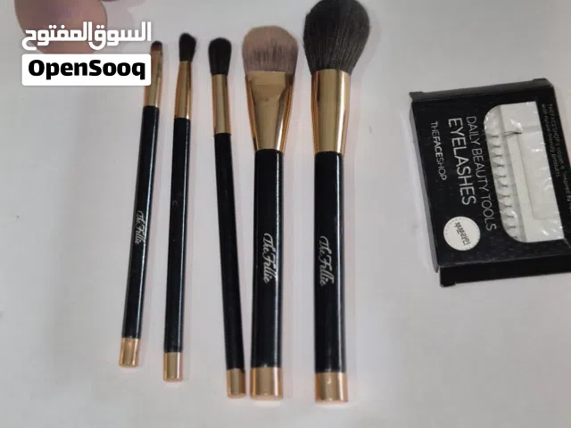 فراشي مكياج فاخرة استعمال خفيف جدا