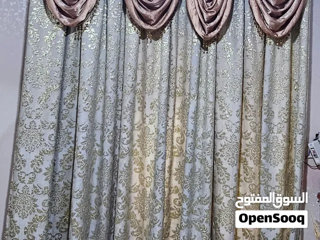 ستائر عدد ثنين بحاله جيده جدا