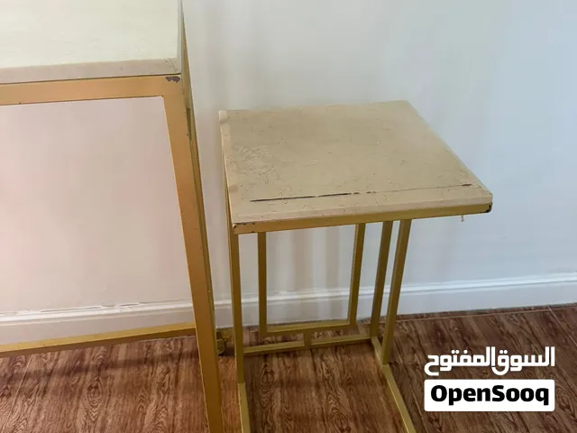 طاولة ذهبيه