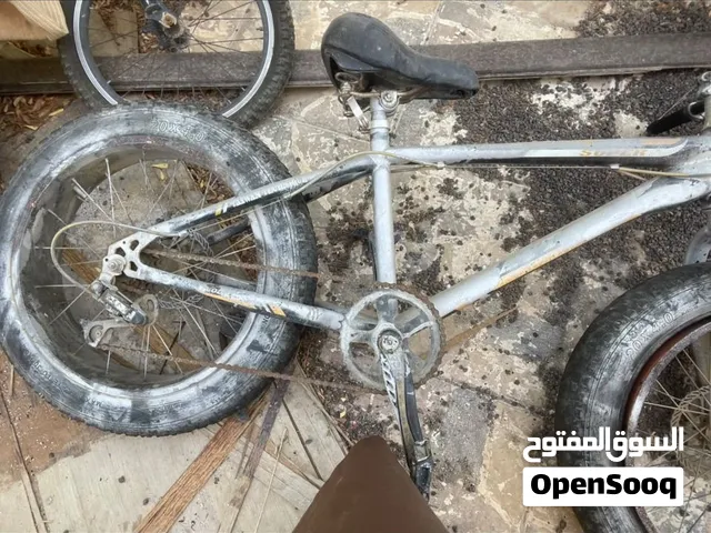 بسكليت امريكي للبيع عجال عراض مشالله عالي بس بدو كوشوك جديد او جنط بريك خلفي