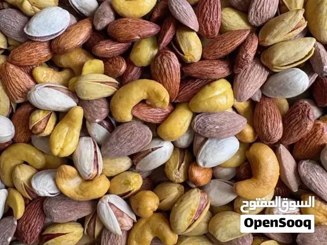 مكسرات إيرانية مشكلة من أربعة أنواع، من الدرجة الأولى الإيرانية