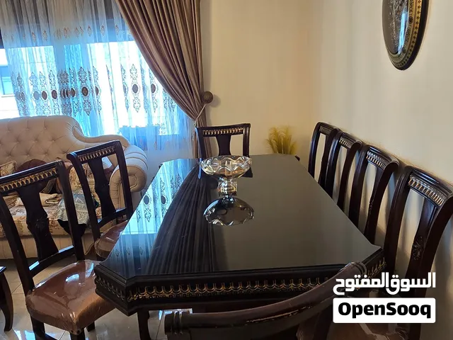 طاولة سفره فخمه جدا للبيع 8 كراسي خشب زان معها فضيه مصريه صغيره