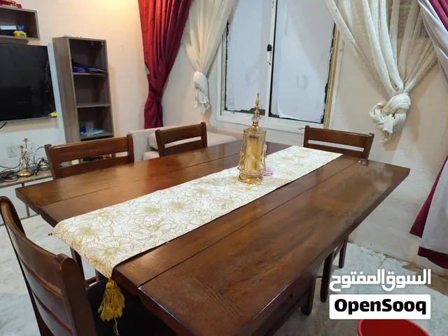 طاولة طعام هووم سنتر   6 كراسي  4كراسي مفردة وكنبه  ودرج مخزن تحت الطاولة   نضيفة جدا   1200 قابل