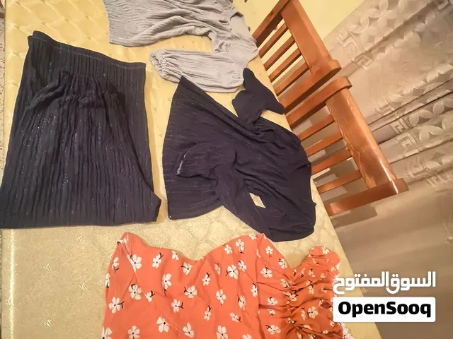 ملابس للبيع