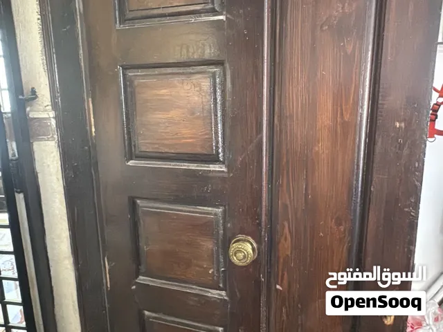 باب شقه بالحلق
