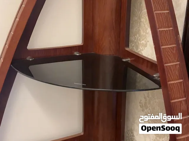 رفوف خشب مع زجاج