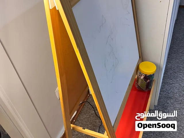 سبورة من ماركة ايكيا وجهين نظيفة اي عيب مابيها