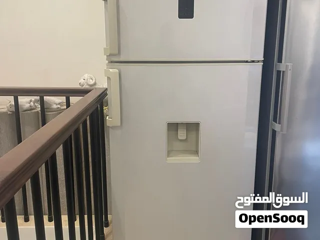 ثلاجة بيكو Beko مستعملة شبه جديده للبيع – لون فضي أنيق