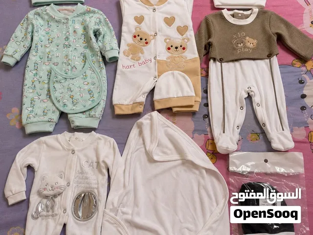 10 قطع ملابس نيو بورن جديده وهدايا ملابس تنفع للجنسين ف شتوي وصيفي التوصيل اي مكان ب مندوب