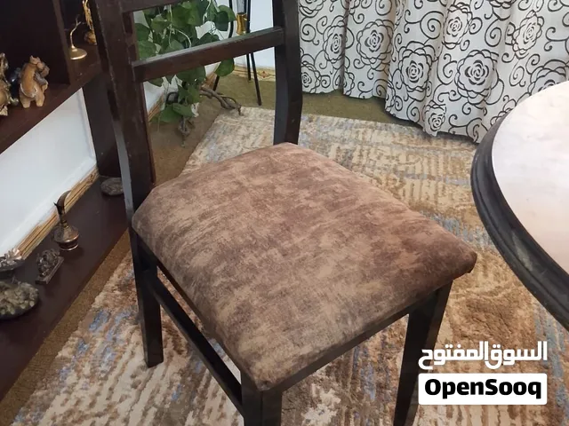 غرفة سفرة وفضية كراسي