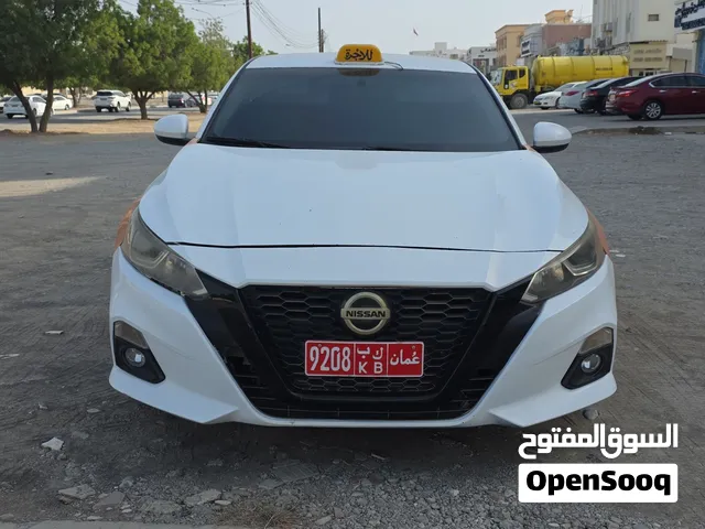 نيسان التيما تكسي