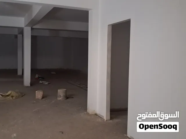 مخزن 200 متر للايجار على الطريق الرئيسي