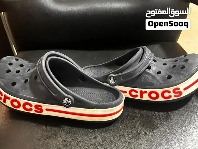 كروكس شبه جديد لون ازرق