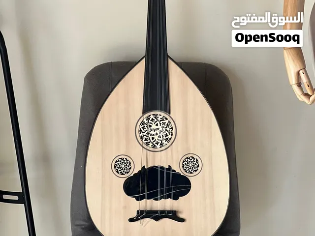 عود تركي جديد بطراز جميل ونوعية جيدة للبيع في البصرة