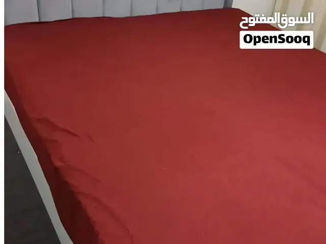 سرير زوجي بحالة ممتاز معه سدة لوح