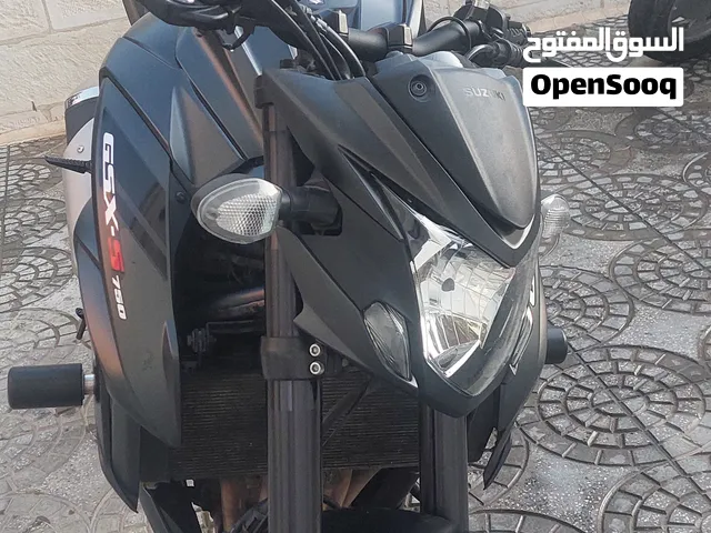 سوزوكي GSX-S750 AMO