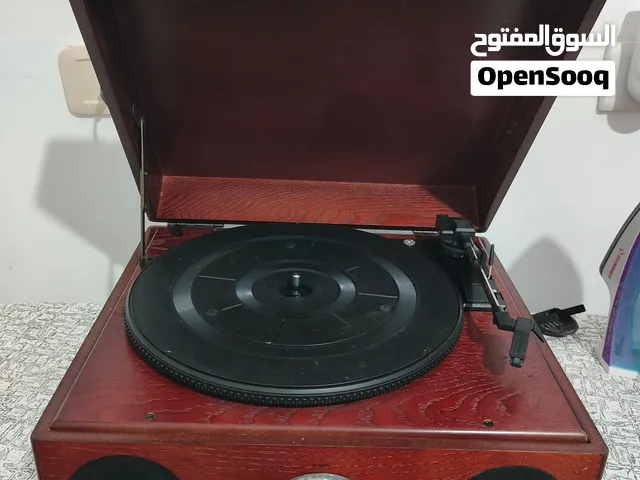 مشغل اسطوانات بالراديو يحتاج لابرة للتشغيل الثمن 330 د.ل