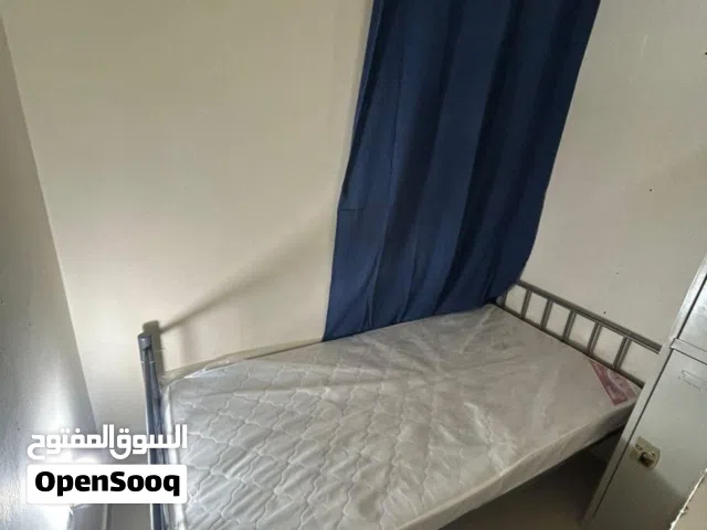 بارتشن خلف العين مول شباب فقط