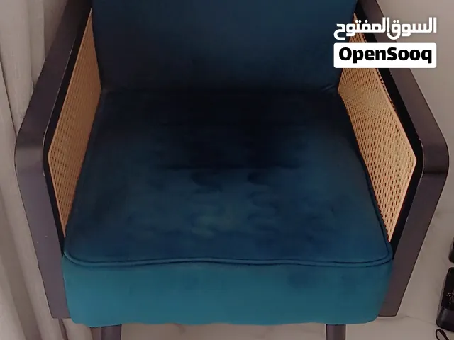 كرسي كنبة من هوم بوكس بحالة ممتازة