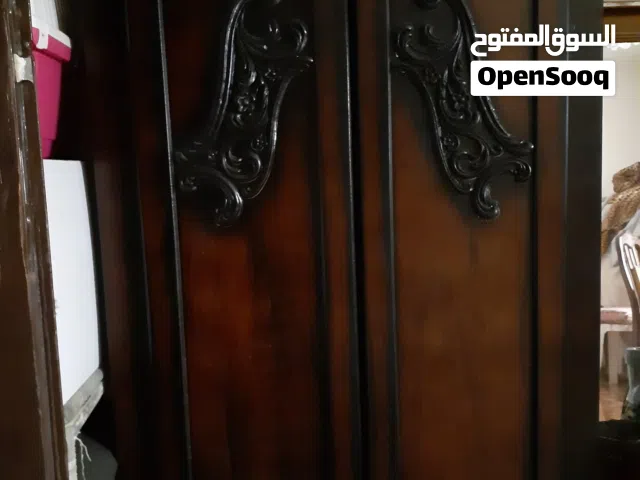 خزانة بيبي رفوف من الداخل عرض 77 سم وارتفاع 130 سم وعمق 35 سم وتصلح لاستعمالات اخرى