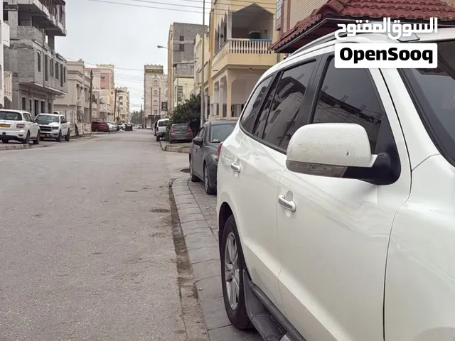 سنتافي موديل 2010 نظيف للبيع او للمبادلة بيك سلفرادوا او سيرا باب واحد