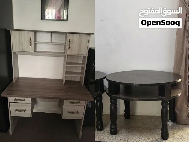 مكتب وطاولات مستديره
