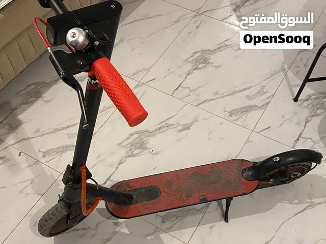 اسكوتر مستعمل للبيع مع الشاحن 35 دينار