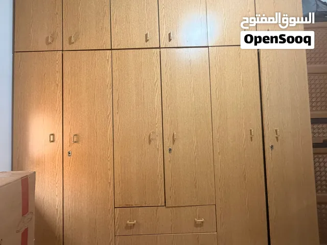 خزانه خشب لاتيه بحالة جيدة جدا