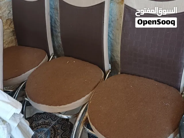 خمسة  كراسي بسعر معتدل ومناسبوبرادي عدد خمسه