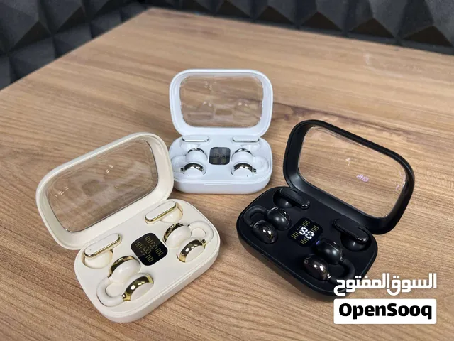 أربع سماعات ب علبه وحده بيه عزل صوت قوي وتنفع رياضين عمليه جدا